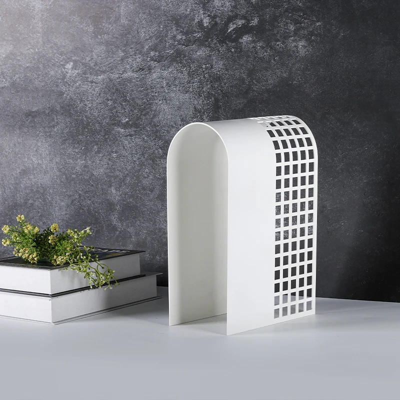 Modern Nordic Metal Living Room Wine Cabinet Bedroom Home Decoration for Metal Decoration
Modern Nordic Metal Living Room Wine Cabinet Bedroom Home Decoration for Metal Decoration