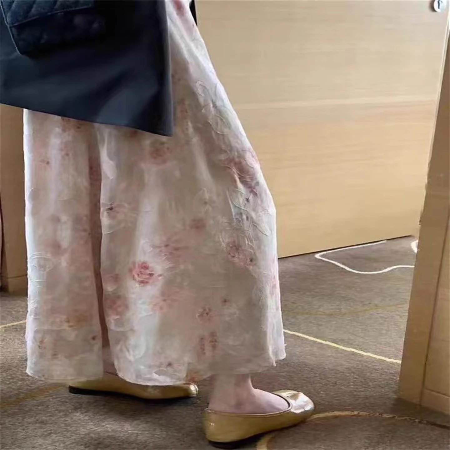 Unique Beautiful Pink Floral Long Half-length Skirt Women's Fashion Trend High Waist A-line Commuter Style Summer 2025
Unique Beautiful Pink Floral Long Half-length Skirt Women's Fashion Trend High Waist A-line Commuter Style Summer 2025