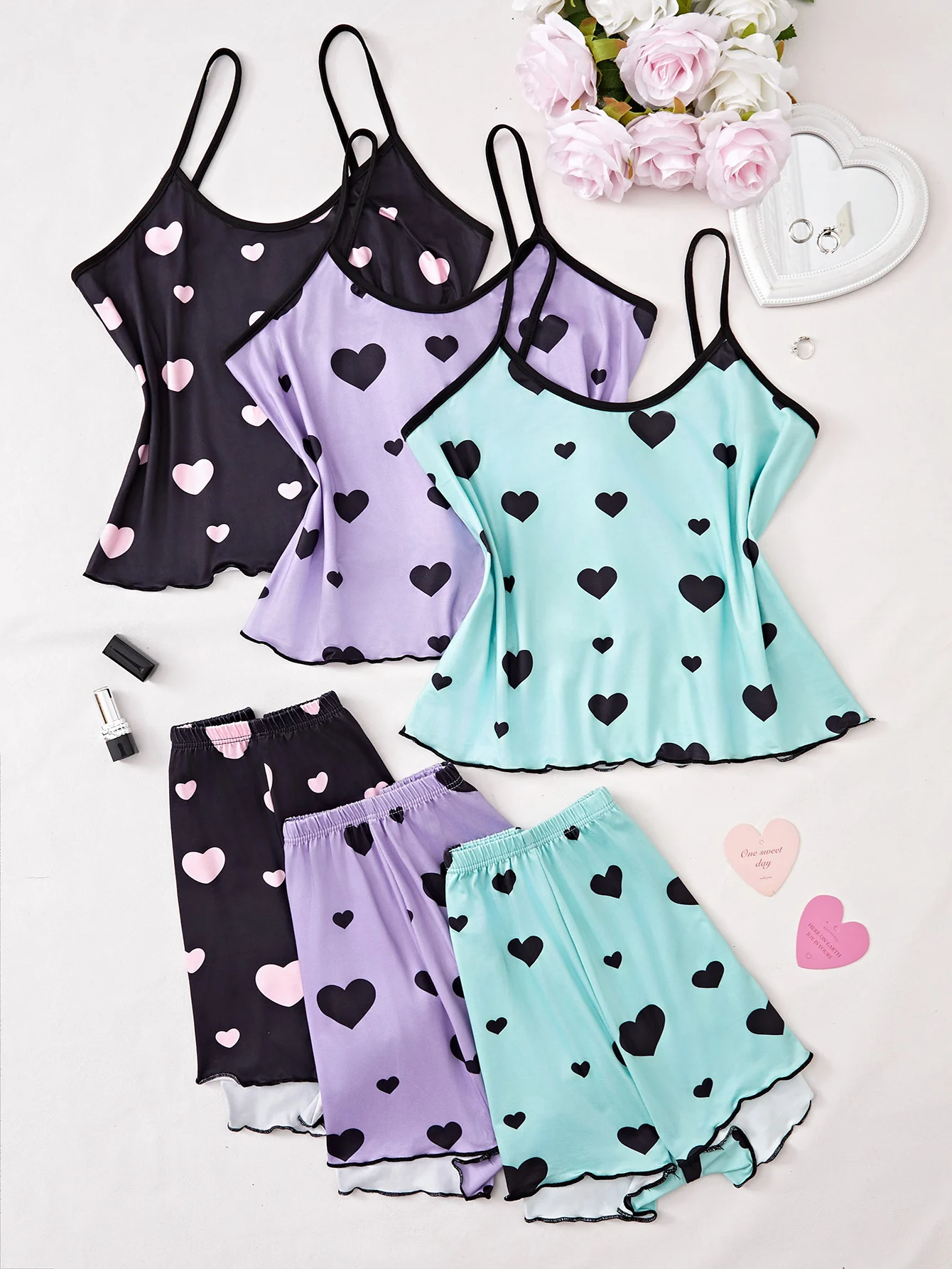 3 Sets Women's new style pajamas set Love halter top shorts six-piece casual home wear
3 Sets Women's new style pajamas set Love halter top shorts six-piece casual home wear
