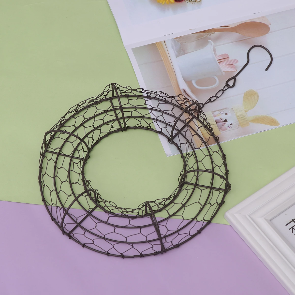2pcs Flower Hanging Loop Iron Plant Hanger Decor For Home Garden Water-Saving Corrosion-Resistant Balcony Office Hotel
2pcs Flower Hanging Loop Iron Plant Hanger Decor For Home Garden Water-Saving Corrosion-Resistant Balcony Office Hotel