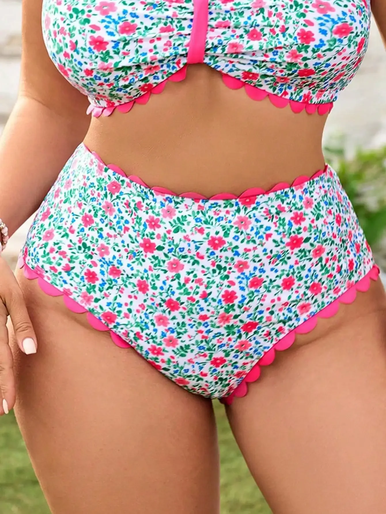 Floral Print Ruched High Waist Bikini Bottom With Ruffle Trim
Floral Print Ruched High Waist Bikini Bottom With Ruffle Trim