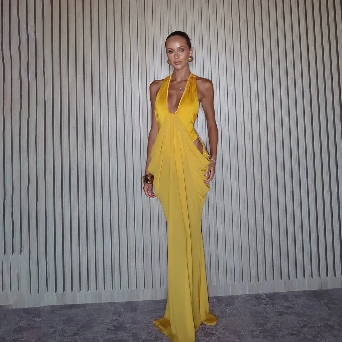 Yellow Deep V Neck Sleeveless Long High Waist Ruffle Party Dress with Side Cutout Backless Design Floor Length Maxi Evening Gown
Yellow Deep V Neck Sleeveless Long High Waist Ruffle Party Dress with Side Cutout Backless Design Floor Length Maxi Evening Gown