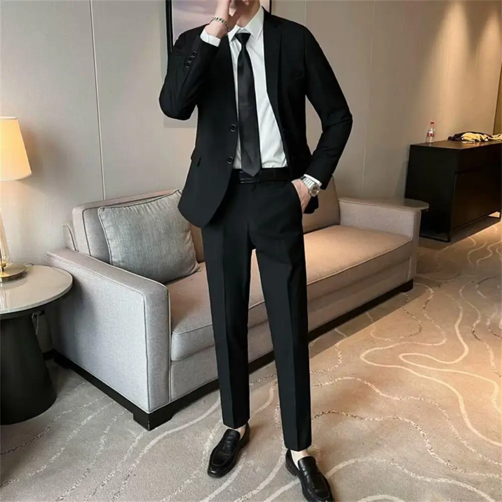 Lapel Long Sleeve Suit Jacket Men's Slim Fit Lapel Suit Coat with Button Closure Flap Pockets Solid Color Business Outwear for A
Lapel Long Sleeve Suit Jacket Men's Slim Fit Lapel Suit Coat with Button Closure Flap Pockets Solid Color Business Outwear for A