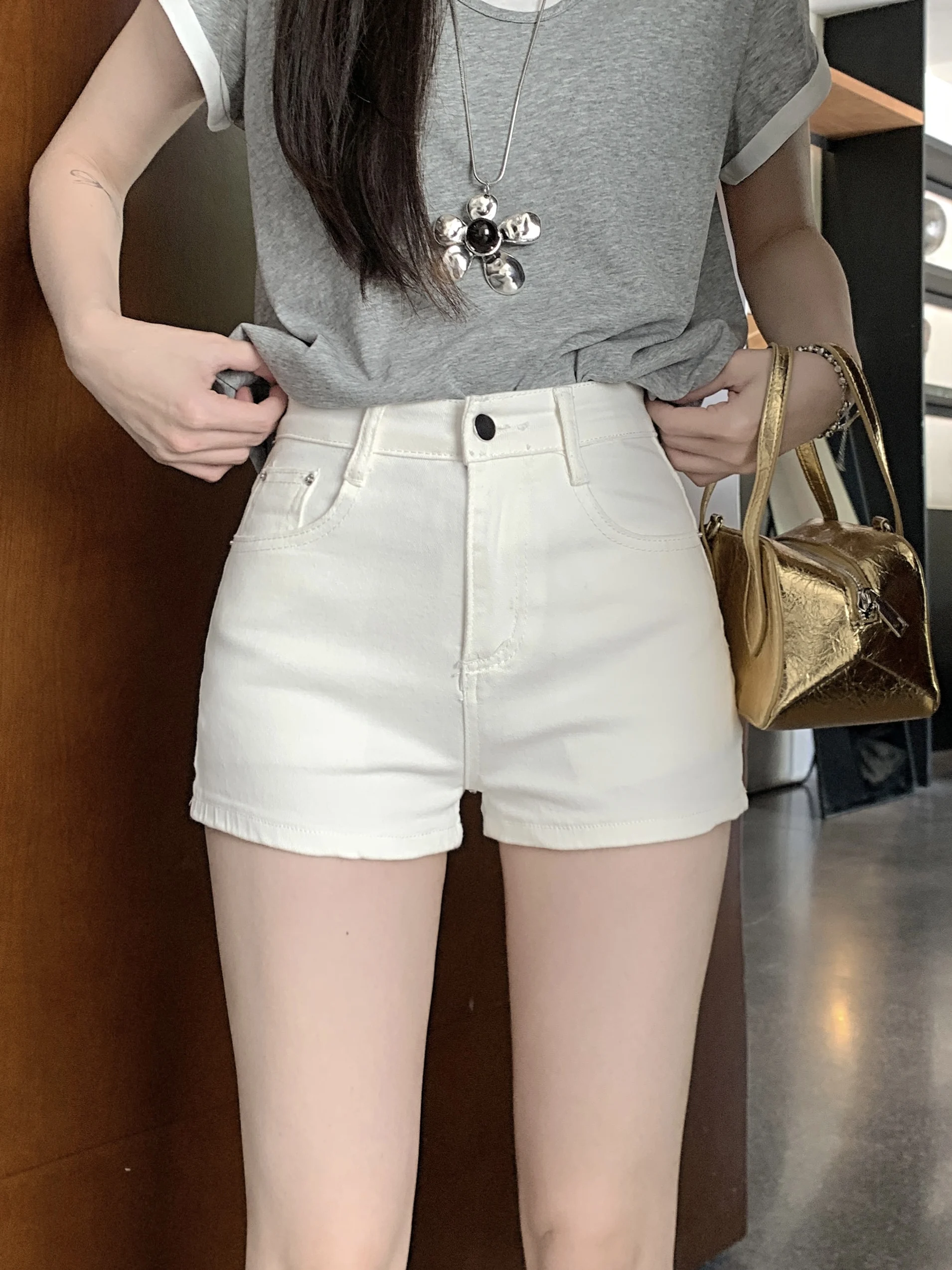 White Straight Leg Jeans Shorts Women's Summer American Style Slimming Versatile High Waist Casual High Waist Straight Leg Jeans
White Straight Leg Jeans Shorts Women's Summer American Style Slimming Versatile High Waist Casual High Waist Straight Leg Jeans