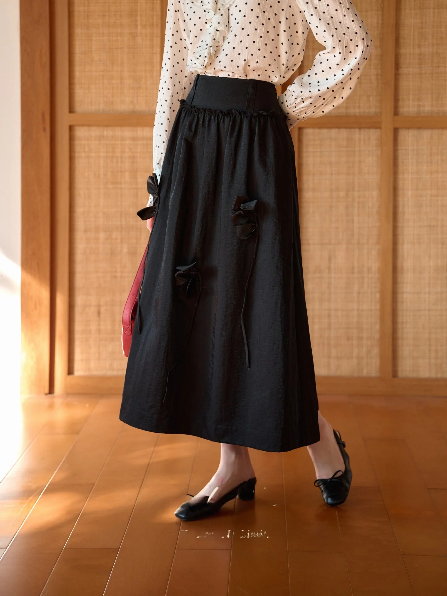 Элегантная атласная юбка с 3D-бисером в стиле ретро для женщин: модная повседневная модель с завышенной талией, А-силуэт
Элегантная атласная юбка с 3D-бисером в стиле ретро для женщин: модная повседневная модель с завышенной талией, А-силуэт