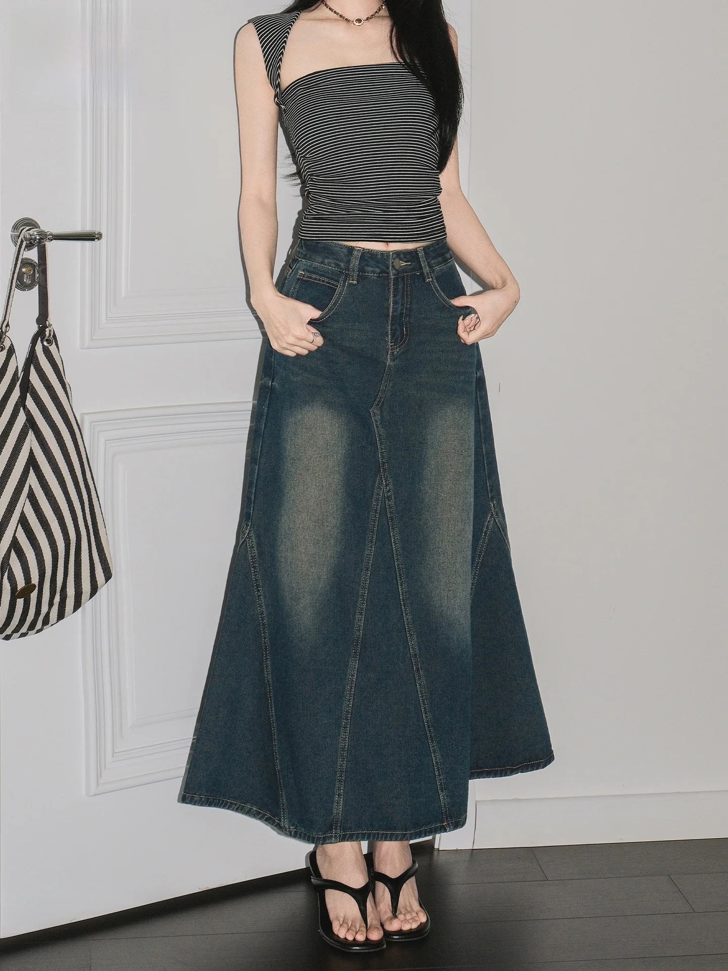 Deep Nostalgic Blue Vintage Denim Half Skirt Women's New 2026 High Waist Slimming Design Fish Tail Wide Skirt Casual Style
Deep Nostalgic Blue Vintage Denim Half Skirt Women's New 2026 High Waist Slimming Design Fish Tail Wide Skirt Casual Style