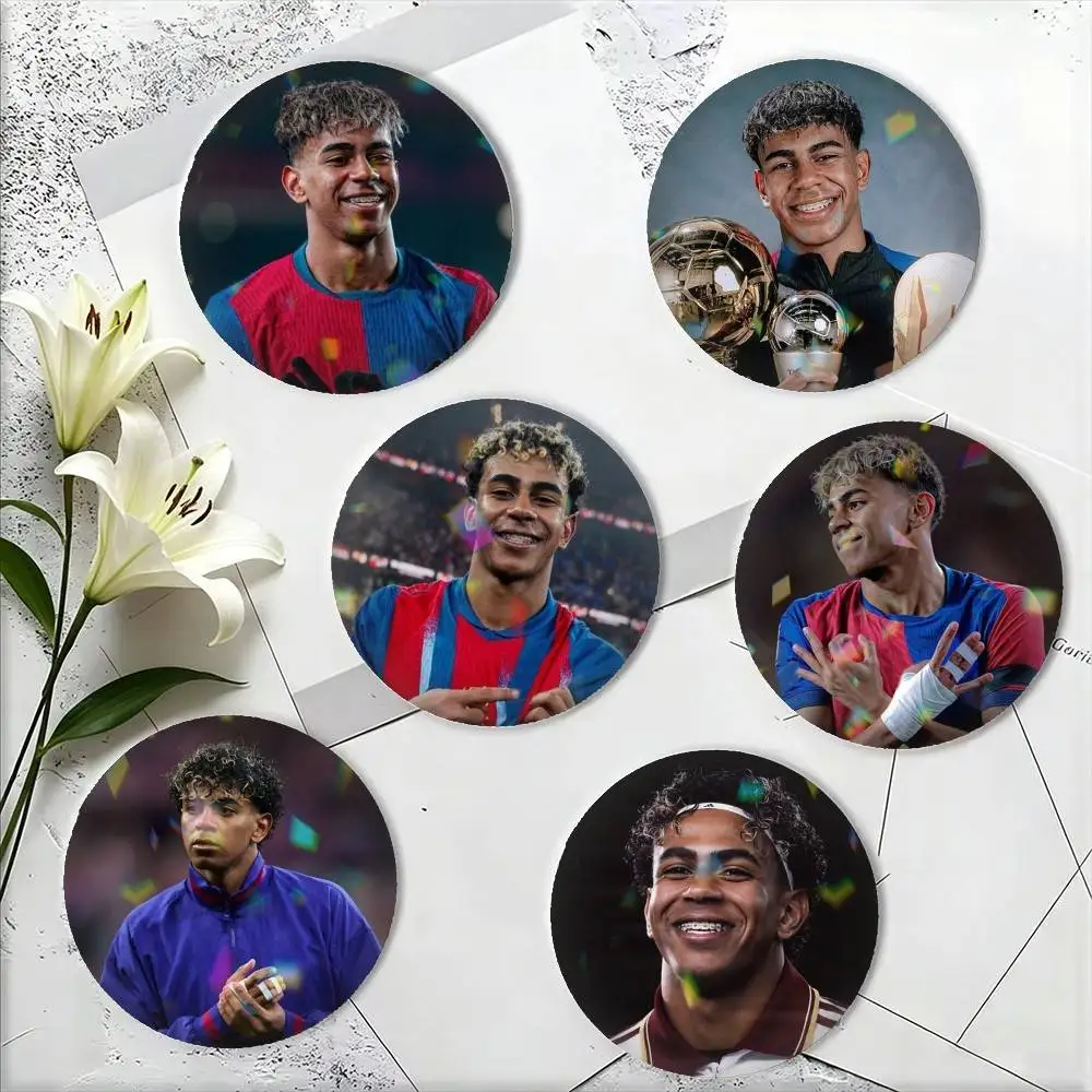 King Lamine-E Yamals No19 Football 25 32 44 58 75mm Badges Personalized Round Brooches Pins Accessory Gift
King Lamine-E Yamals No19 Football 25 32 44 58 75mm Badges Personalized Round Brooches Pins Accessory Gift