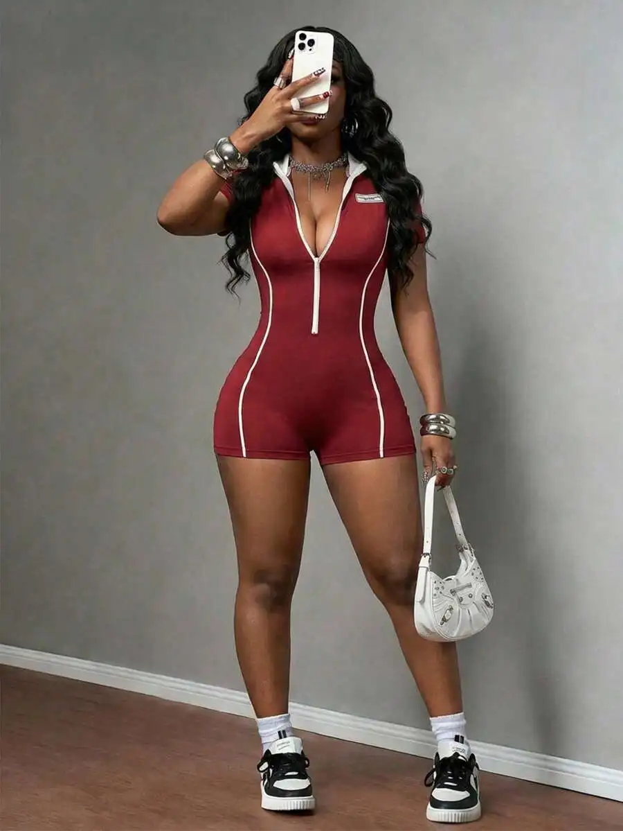 2026 Spring/Summer New Casual Street Style Slim Fit Burgundy And White Half-Open Placket With Label And Webbing Short Sleeve
2026 Spring/Summer New Casual Street Style Slim Fit Burgundy And White Half-Open Placket With Label And Webbing Short Sleeve