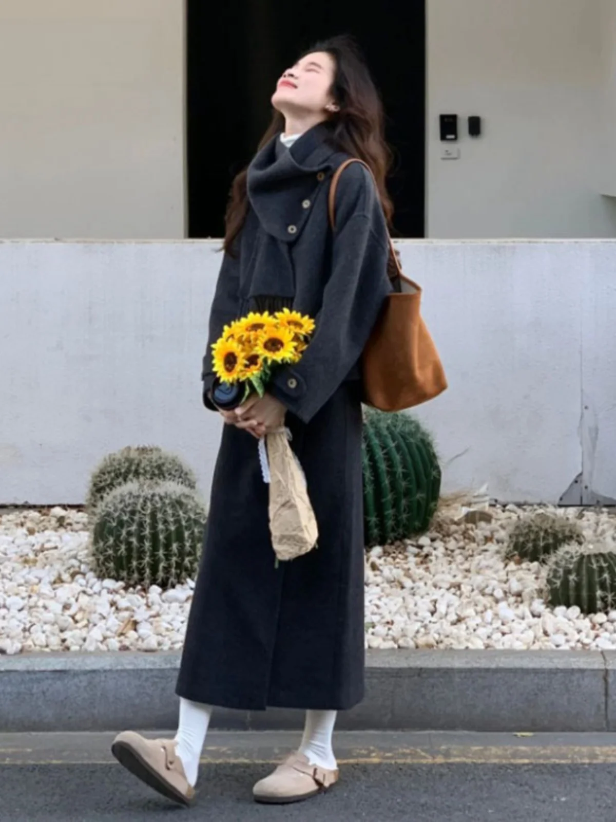 Роскошное корейское модное кашемировое шерстяное пальто Hebe Style для женщин, весенняя новинка, элегантное пальто малого размера с длинными рукавами и капюшоном
Роскошное корейское модное кашемировое шерстяное пальто Hebe Style для женщин, весенняя новинка, элегантное пальто малого размера с длинными рукавами и капюшоном