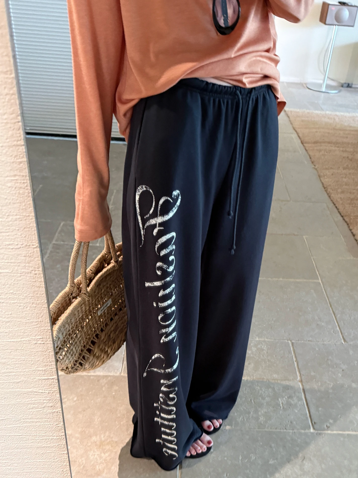 Laareetoo American Style Casual Alphabet Wide Leg Pants Women Summer Drawstring Loose Slimming Long Trousers Straight Cut
Laareetoo American Style Casual Alphabet Wide Leg Pants Women Summer Drawstring Loose Slimming Long Trousers Straight Cut