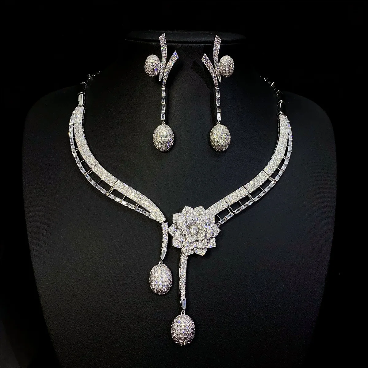 Jewelry Set Luxury Teardrop Floral Crown Necklace Earrings Zircon Elegant Wedding Dress Accessories Sophisticated graceful
Jewelry Set Luxury Teardrop Floral Crown Necklace Earrings Zircon Elegant Wedding Dress Accessories Sophisticated graceful