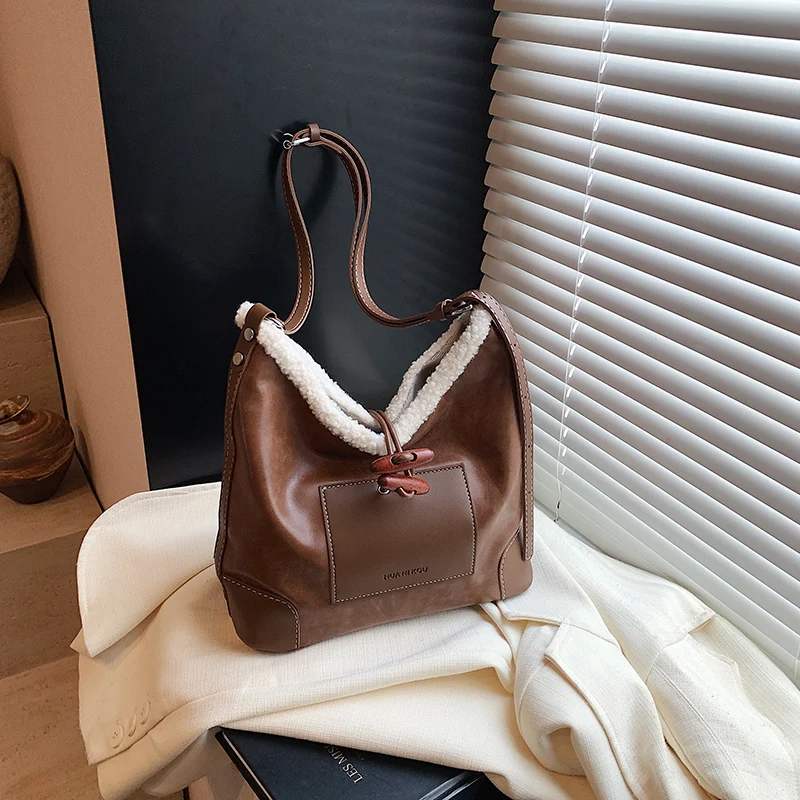 2024 PU Buckle Hot Selling Crossbody Bag Solid Color Popular Fashion Winter Shoulder Bag Soft Large Capacity Trendy Handbag
2024 PU Buckle Hot Selling Crossbody Bag Solid Color Popular Fashion Winter Shoulder Bag Soft Large Capacity Trendy Handbag