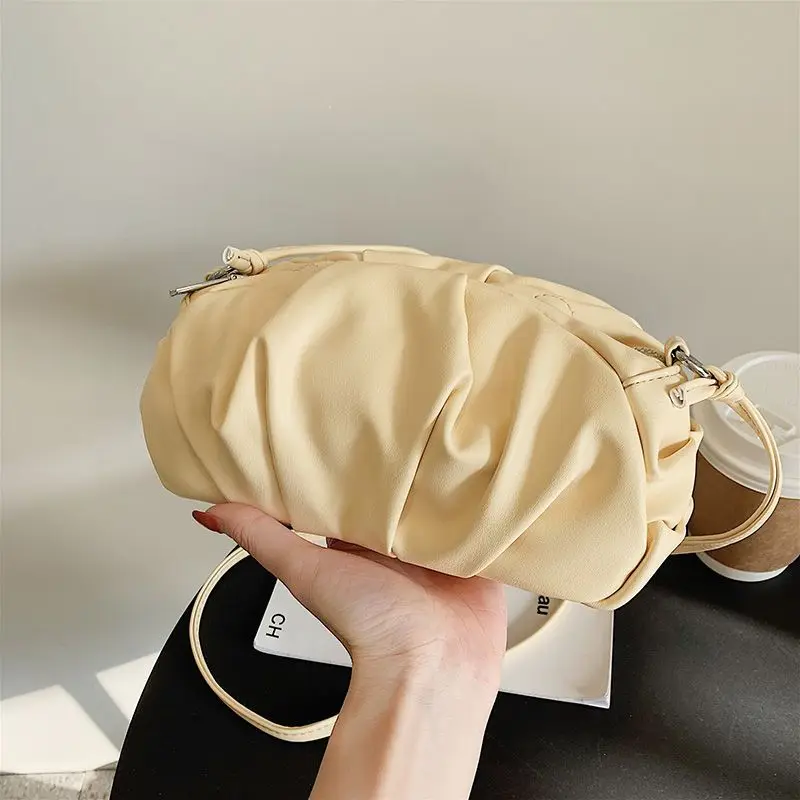 Women Solid Color Shoulder Bag New Fashion Niche Design Messenger Bag Female Bag Cloud Bags
Women Solid Color Shoulder Bag New Fashion Niche Design Messenger Bag Female Bag Cloud Bags