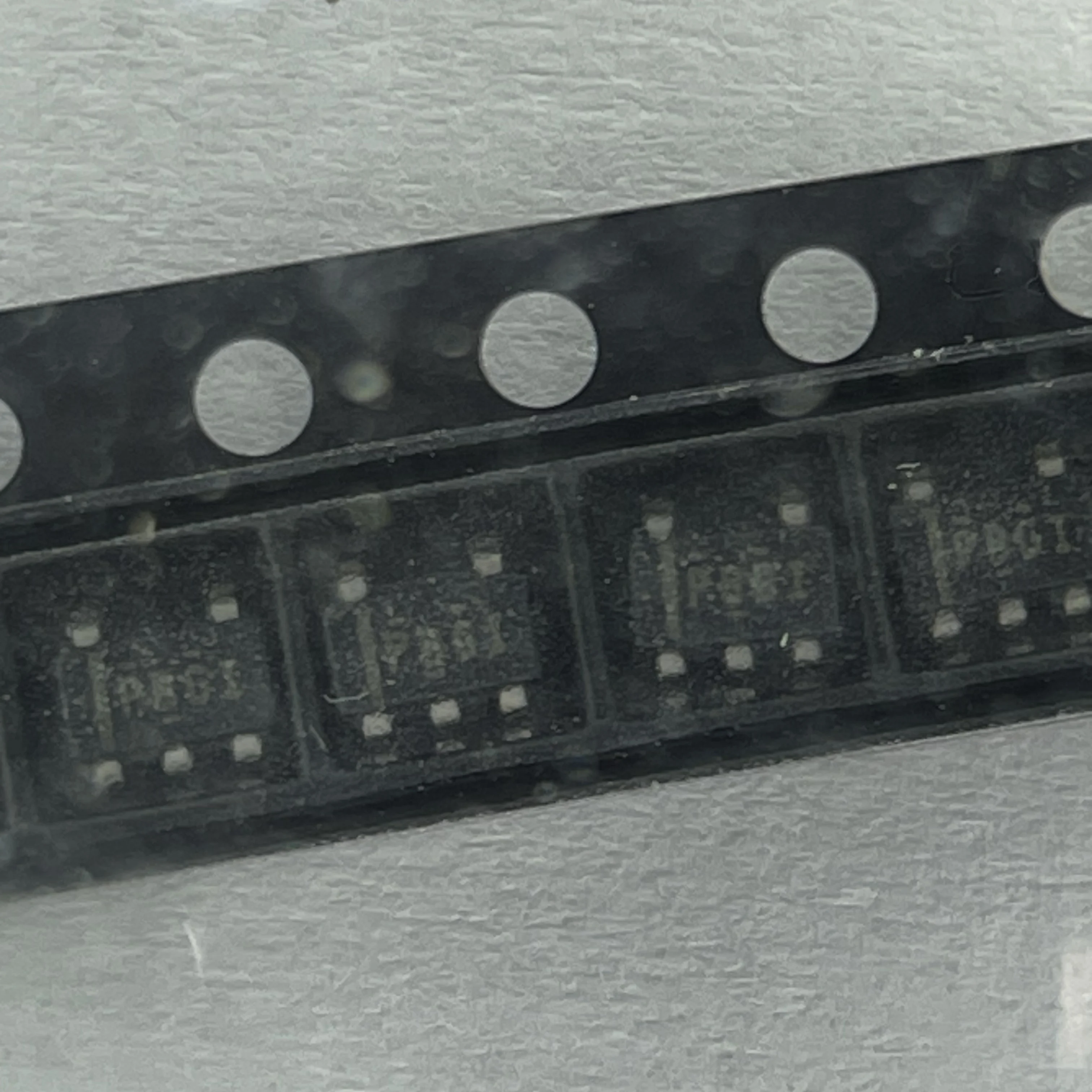 10PCS TPS76350DBVR TPS76333DVR TPS76328 TPS76318DBVR TPS76330DBVR TPS76325 TPS76345 Low IQ, 150mA Low Dropout Linear Regulator
10PCS TPS76350DBVR TPS76333DVR TPS76328 TPS76318DBVR TPS76330DBVR TPS76325 TPS76345 Low IQ, 150mA Low Dropout Linear Regulator