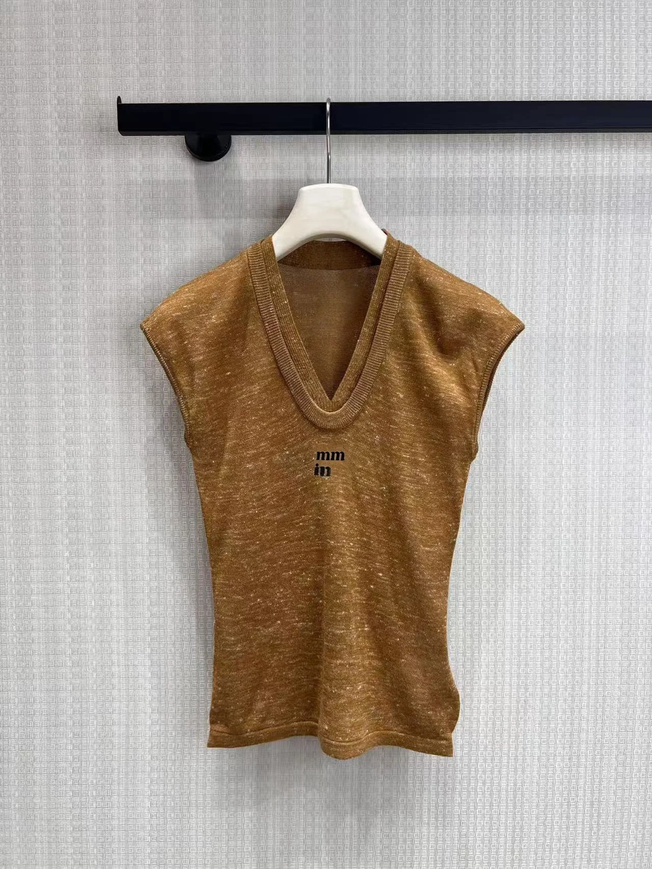 Slim Fit Short Sleeve V-Neck Knitwear Women's Summer Thin Fashion Design Versatile Minimalist Style Basic Color Block Pattern
Slim Fit Short Sleeve V-Neck Knitwear Women's Summer Thin Fashion Design Versatile Minimalist Style Basic Color Block Pattern