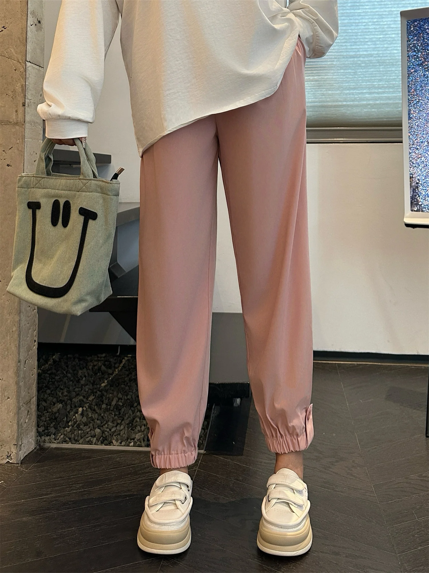 Брюки с высокой талией свободного кроя больших размеров для весеннего сезона, для фигуры типа «груша», утягивающие, повседневные, для поездок на работу, из полиэфирного волокна
Брюки с высокой талией свободного кроя больших размеров для весеннего сезона, для фигуры типа «груша», утягивающие, повседневные, для поездок на работу, из полиэфирного волокна