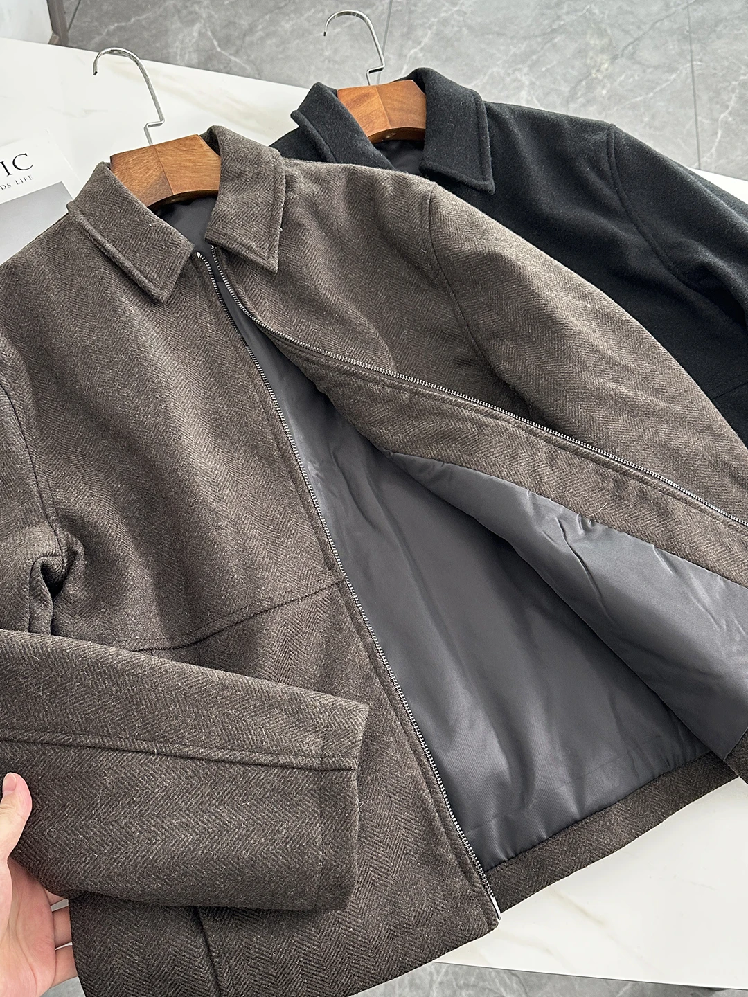 Retro Sle Thiened Wool Blend Cotton Lined Men's Coat Autumn Winter Faionable Trench Coat Long Sve Zipper Closure
Retro Sle Thiened Wool Blend Cotton Lined Men's Coat Autumn Winter Faionable Trench Coat Long Sve Zipper Closure