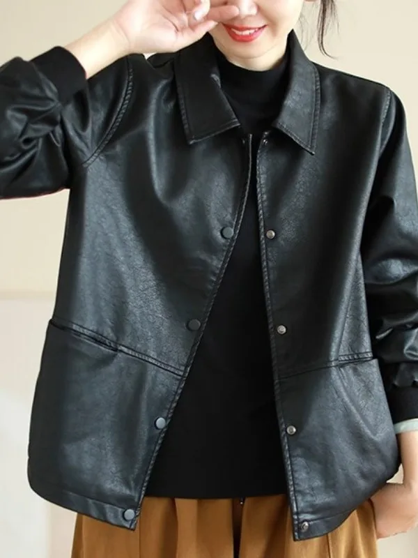 Черная кожаная куртка женская свободного кроя в стиле кэжуал, маленький размер, из искусственной кожи, универсальная, с открытым воротником, простой дизайн, повседневная верхняя одежда
Черная кожаная куртка женская свободного кроя в стиле кэжуал, маленький размер, из искусственной кожи, универсальная, с открытым воротником, простой дизайн, повседневная верхняя одежда