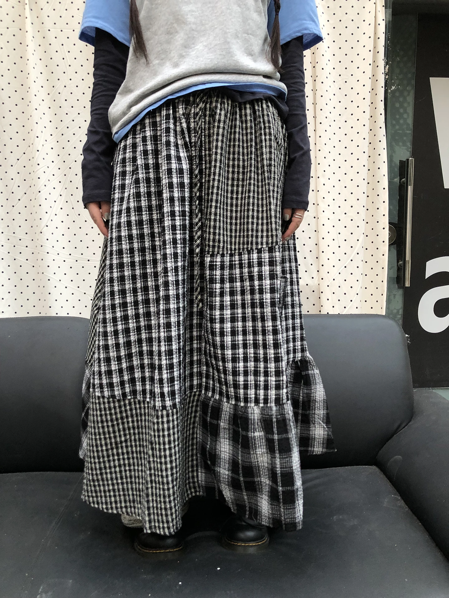 Новая женская юбка Angproject в винтажном стиле: пэчворк из сари, свободный крой, А-силуэт, миди, повседневная, с эластичным поясом
Новая женская юбка Angproject в винтажном стиле: пэчворк из сари, свободный крой, А-силуэт, миди, повседневная, с эластичным поясом