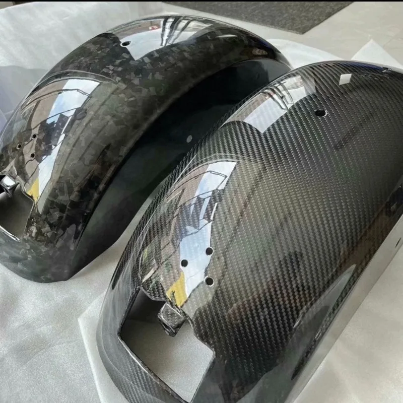 Exclusive production of high-quality dry carbon suitable for Dyna Lowrider's 2016 mudguard
Exclusive production of high-quality dry carbon suitable for Dyna Lowrider's 2016 mudguard