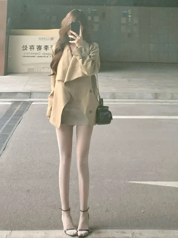 Korean Style Short Khaki Color Loose Fashionable Spring Windbreaker Coat Button Detailing Casual Commute Friendly Design
Korean Style Short Khaki Color Loose Fashionable Spring Windbreaker Coat Button Detailing Casual Commute Friendly Design