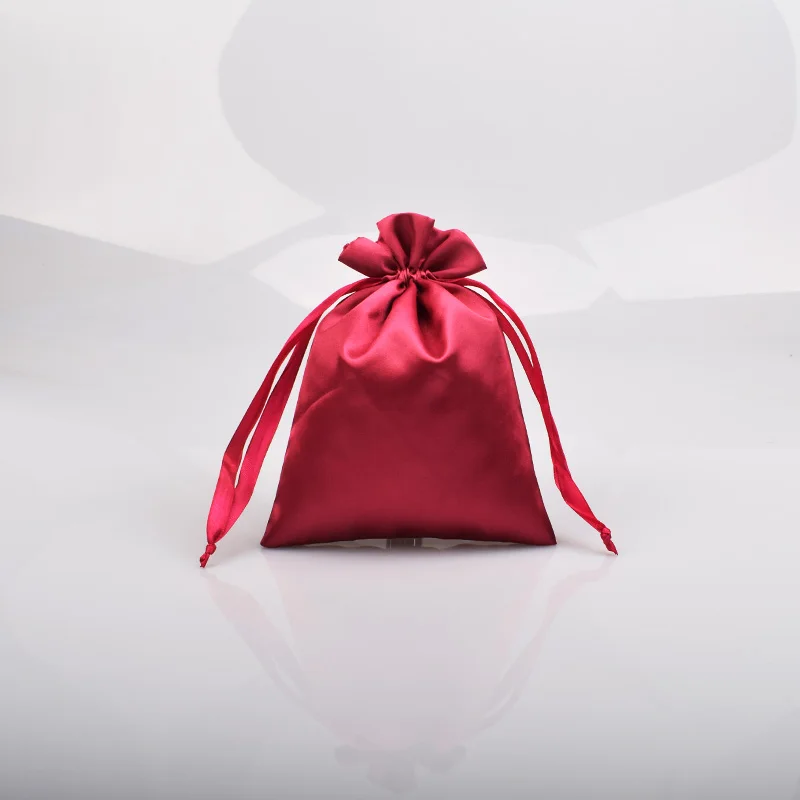 Satin bag storage bag bundle pocket cosmetics sorting and storage travel clothes classification gift packaging bag logo printing
Satin bag storage bag bundle pocket cosmetics sorting and storage travel clothes classification gift packaging bag logo printing