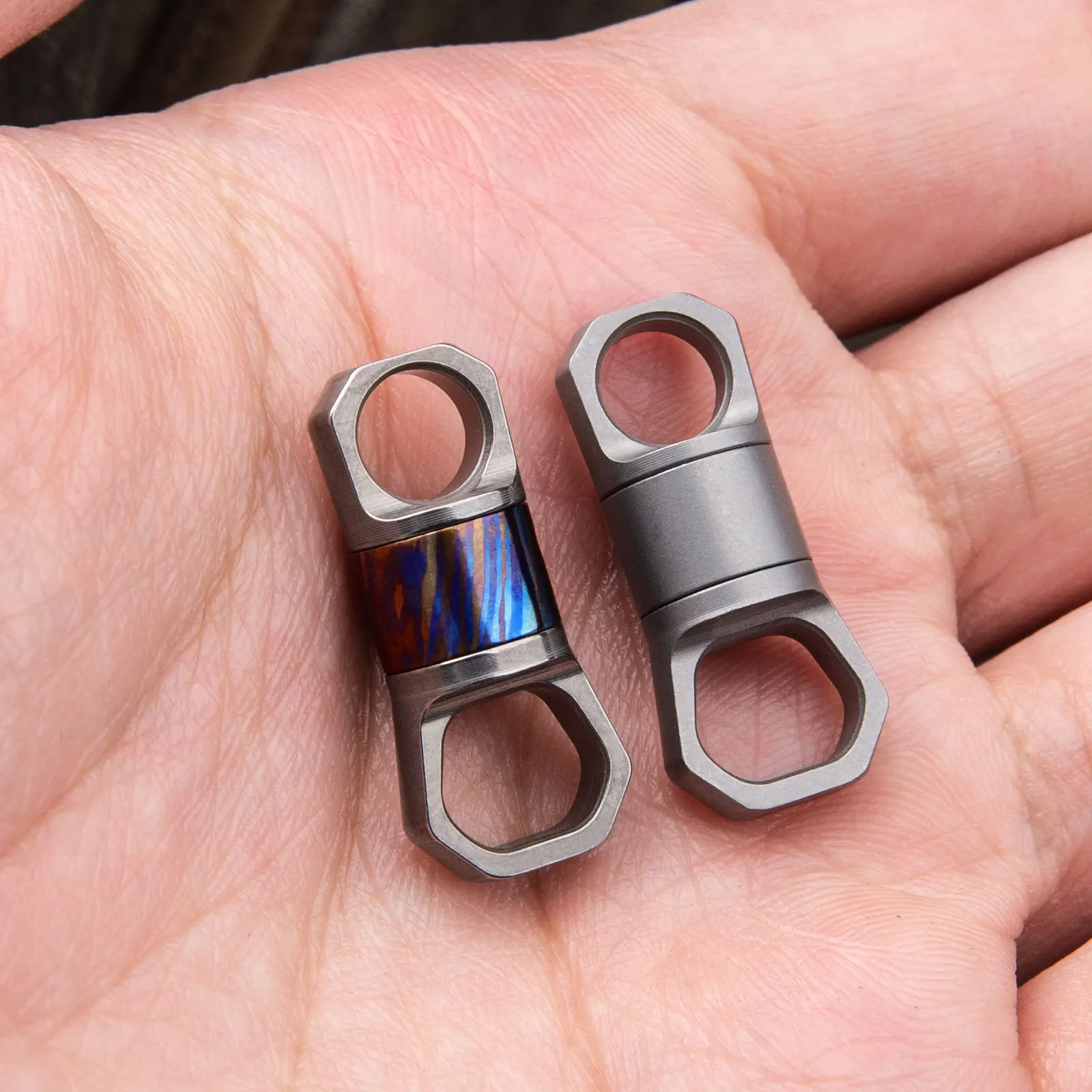 1PC Titanium Alloy Keychain Universal Key Ring Accessories Car Key Ring 360 Degrees Rotation
1PC Titanium Alloy Keychain Universal Key Ring Accessories Car Key Ring 360 Degrees Rotation