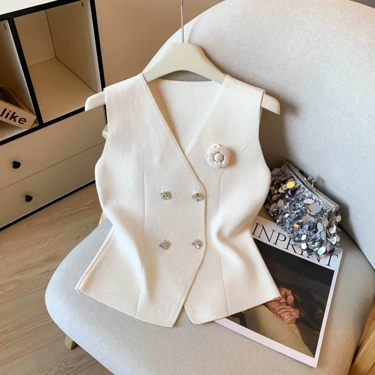 Women‘s Beige Knit Vest French Chic Knit Waistcoat Double Breasted V-Neck Sleeveless Top Summer Elegant Cami Office
Women‘s Beige Knit Vest French Chic Knit Waistcoat Double Breasted V-Neck Sleeveless Top Summer Elegant Cami Office