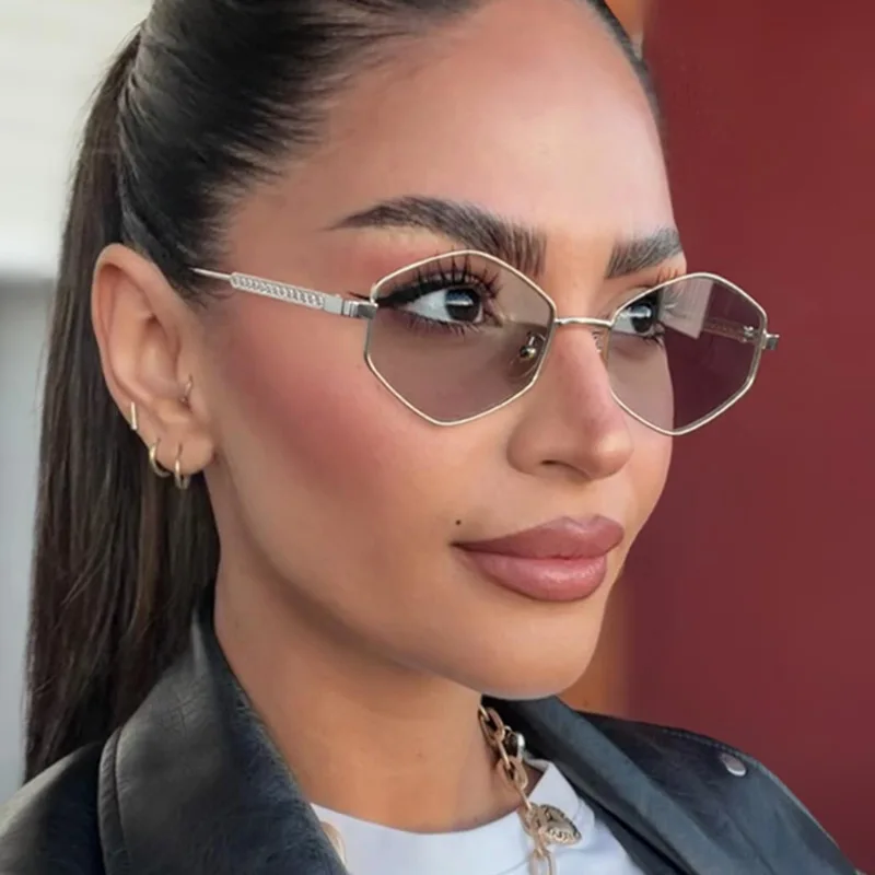 Metal Diamond-Shaped Sunglasses Stylish and Unique Street Style Shades for Women Outdoor Travel Fishing UV Protection Eyewear
Metal Diamond-Shaped Sunglasses Stylish and Unique Street Style Shades for Women Outdoor Travel Fishing UV Protection Eyewear