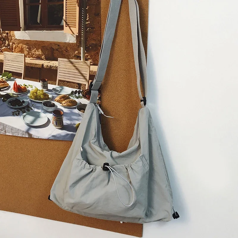Nylon Solid Color Shoulder Bags Large Capacity High Capacity Zipper Female Bags on Sale 2025 New Simple Exquisite Crossbody Bags
Nylon Solid Color Shoulder Bags Large Capacity High Capacity Zipper Female Bags on Sale 2025 New Simple Exquisite Crossbody Bags