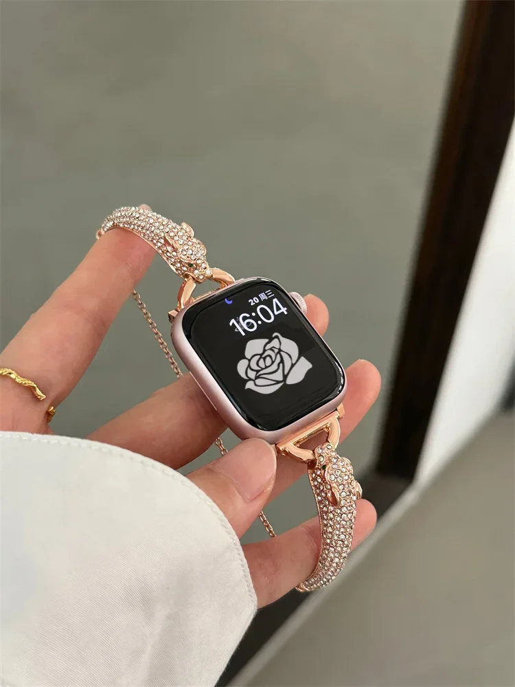 Роскошный Бриллиантовый ремешок для Apple Watch 38 мм 40 мм 41 42 мм 45 49 мм, женский ремешок для IOS Watch Ultra 9 8 7 SE 6 5 4
Роскошный Бриллиантовый ремешок для Apple Watch 38 мм 40 мм 41 42 мм 45 49 мм, женский ремешок для IOS Watch Ultra 9 8 7 SE 6 5 4