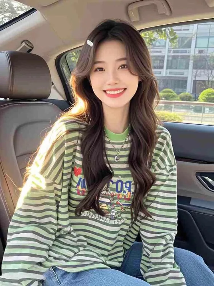 Стильная свободная женская футболка с длинным рукавом, в полоску, с мультяшным принтом, повседневная, осенняя, модная, из качественного материала, с круглым вырезом
Стильная свободная женская футболка с длинным рукавом, в полоску, с мультяшным принтом, повседневная, осенняя, модная, из качественного материала, с круглым вырезом