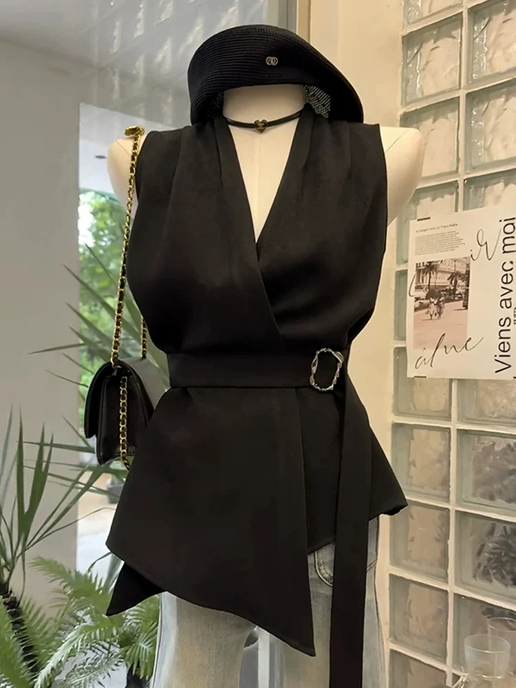 Elegant V-neck Waist-cinching Sleeveless Shirt Women's Summer High-end Maturity Reduction Versatile Vest Top French Style
Elegant V-neck Waist-cinching Sleeveless Shirt Women's Summer High-end Maturity Reduction Versatile Vest Top French Style