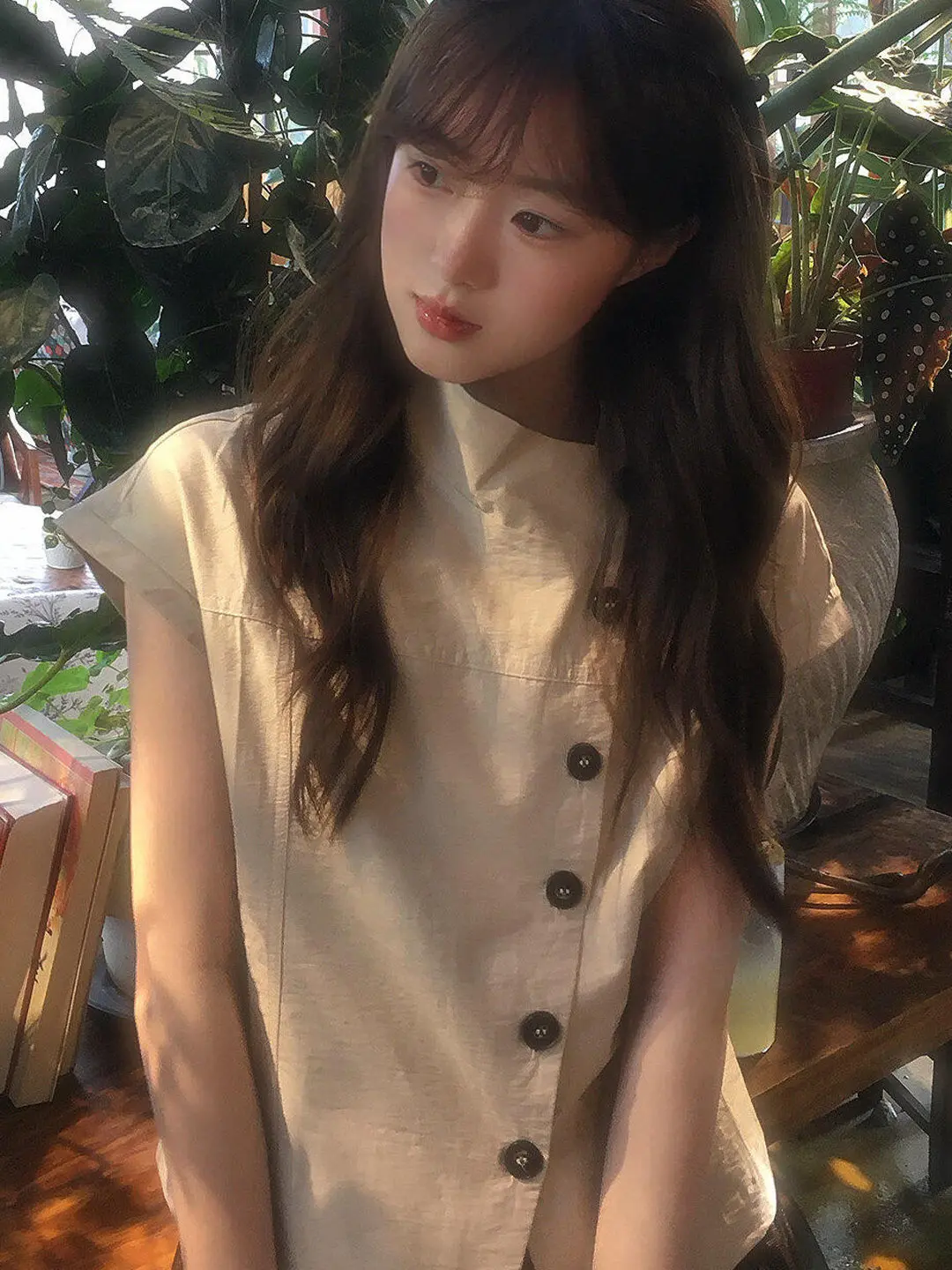 Retro Korean Short Sleeve Shirt Women's Summer Design Unique Color Collision Stand Collar Fashion Versatile Short Top
Retro Korean Short Sleeve Shirt Women's Summer Design Unique Color Collision Stand Collar Fashion Versatile Short Top