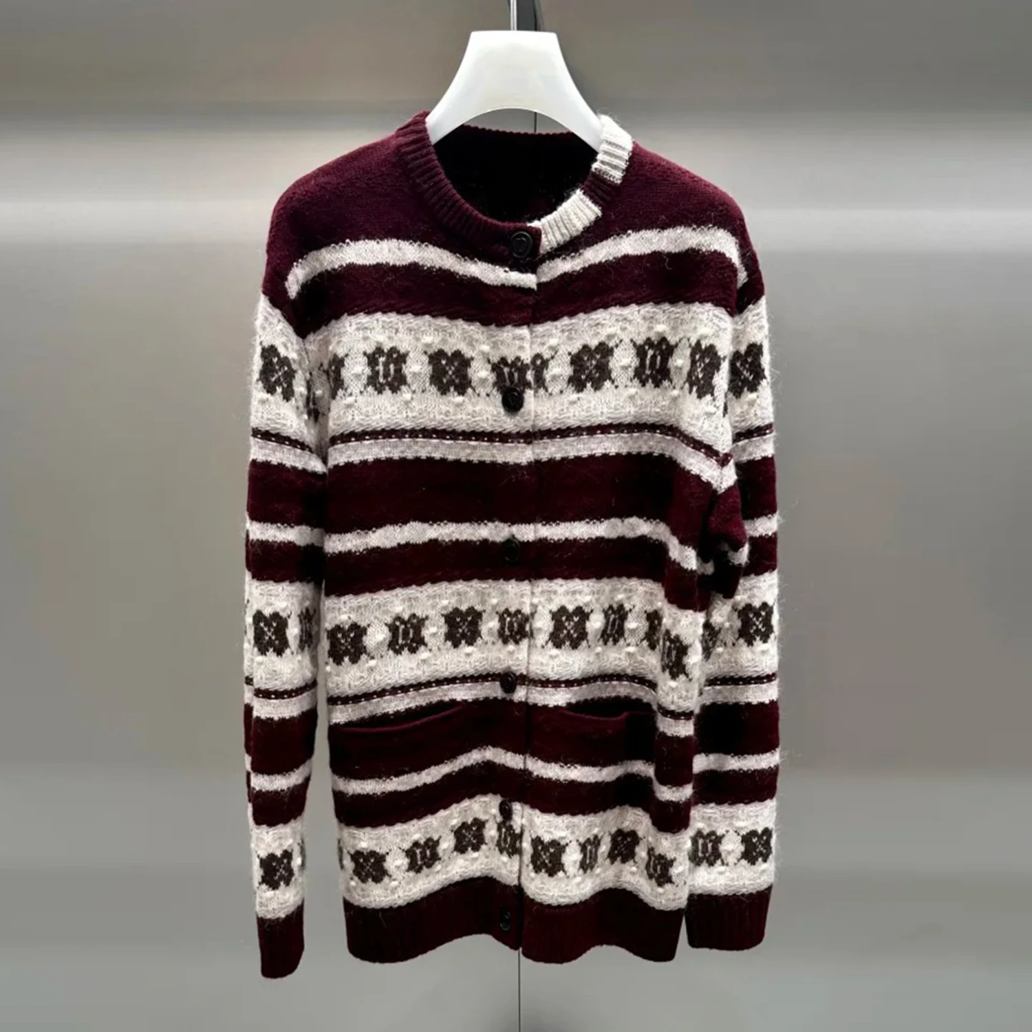 Ретро-кардиган для женщин: вязаный свитер с круглым вырезом, в полоску, на пуговицах, зимняя новинка, комфортный, мягкий, средней толщины
Ретро-кардиган для женщин: вязаный свитер с круглым вырезом, в полоску, на пуговицах, зимняя новинка, комфортный, мягкий, средней толщины