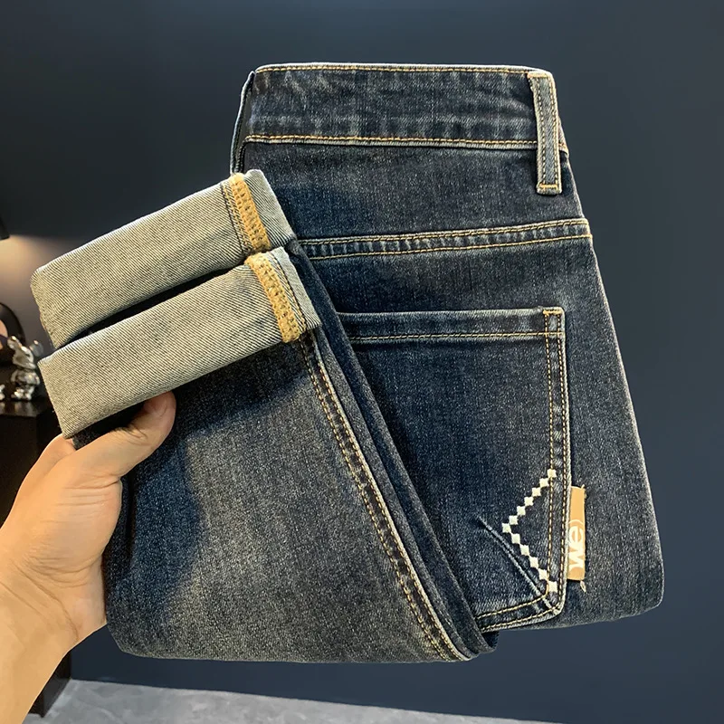 2025 новые синие зауженные джинсы с маленькими штанинами для мужчин, осенняя универсальная мода, высококачественные повседневные эластичные облегающие брюки
2025 новые синие зауженные джинсы с маленькими штанинами для мужчин, осенняя универсальная мода, высококачественные повседневные эластичные облегающие брюки