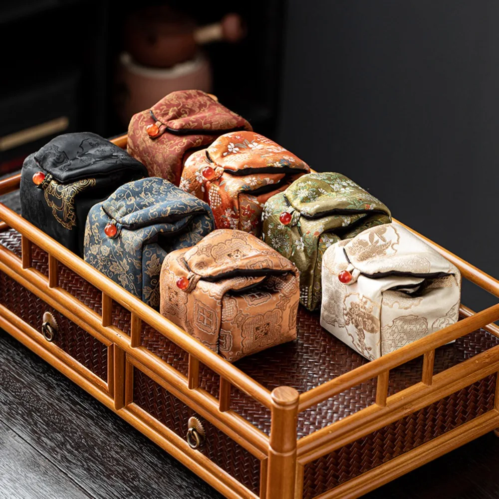 Hoppocket Retro Brocade Tea Bag Chinese Style Portable Tea Cozies Brocade Fabric Thickened Tea Pot Bag Outdoor
Hoppocket Retro Brocade Tea Bag Chinese Style Portable Tea Cozies Brocade Fabric Thickened Tea Pot Bag Outdoor