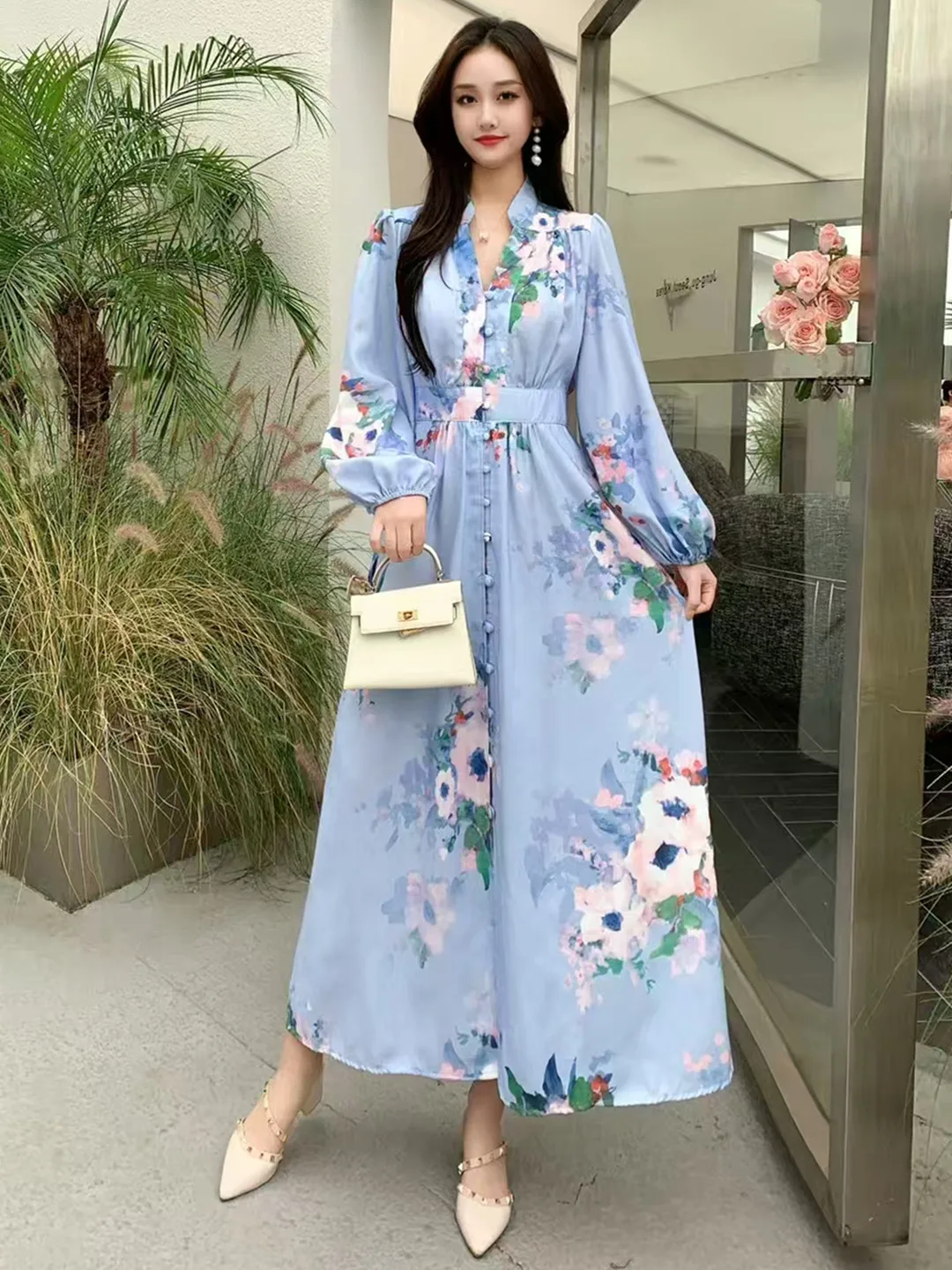 2025 New Spring Autumn Women V-Neck Long Sleeve Slim Long Dress High Quality Elegant Floral Print Big Hem Single Breasted Dress
2025 New Spring Autumn Women V-Neck Long Sleeve Slim Long Dress High Quality Elegant Floral Print Big Hem Single Breasted Dress