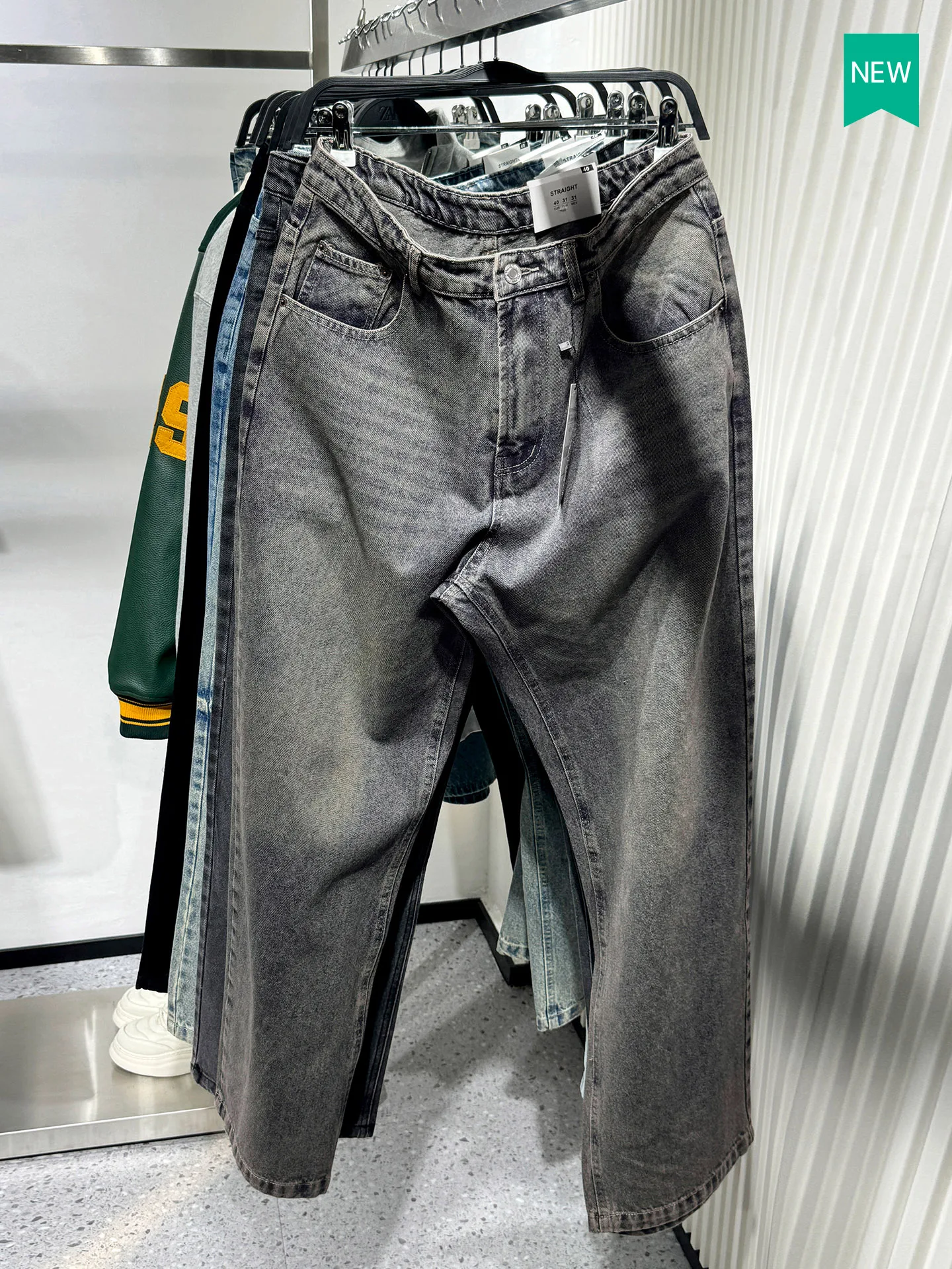 New Men's Casual Loose American Sle Denim Jeans Multi-Color Waed Autumn Winter Cotton Straight Leg Trousers for Daily Wear
New Men's Casual Loose American Sle Denim Jeans Multi-Color Waed Autumn Winter Cotton Straight Leg Trousers for Daily Wear
