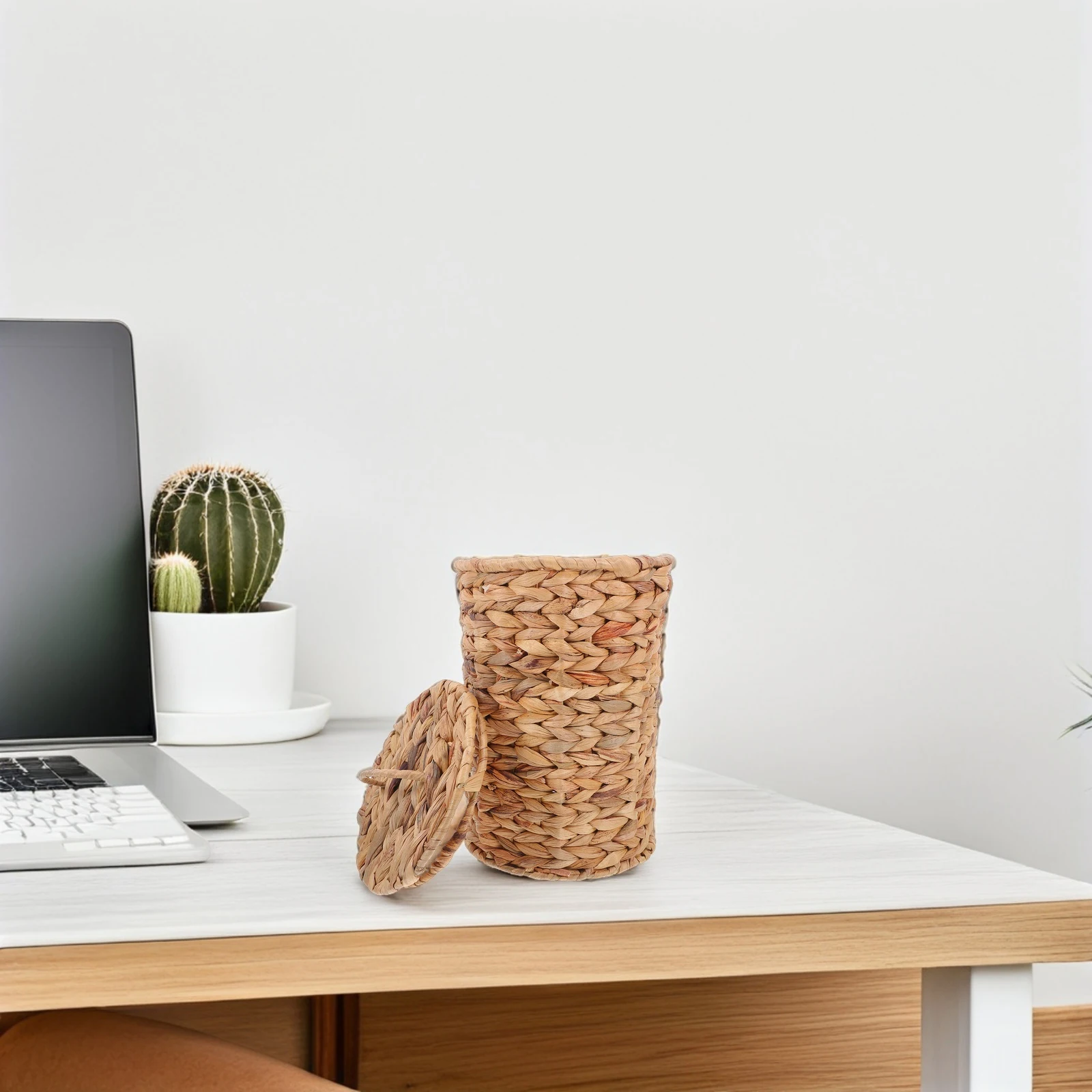 Декоративная плетеная корзина для мусора из ротанга с крышкой, ручной работы, натуральная, для спальни, ванной, офиса, в стиле фермерского дома, настольная корзина
Декоративная плетеная корзина для мусора из ротанга с крышкой, ручной работы, натуральная, для спальни, ванной, офиса, в стиле фермерского дома, настольная корзина