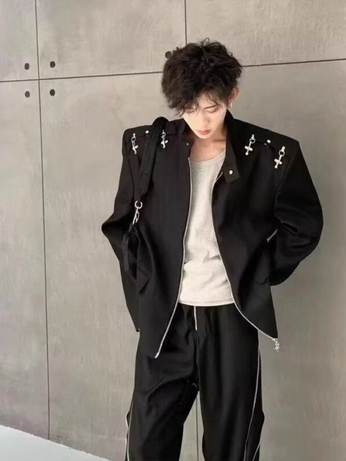 Foufurieux Spring/Autumn Black Stand up Collar Short Motorcycle Jacket Men Clothing Handsome Shoulder Pad Casual Jacket Men Top
Foufurieux Spring/Autumn Black Stand up Collar Short Motorcycle Jacket Men Clothing Handsome Shoulder Pad Casual Jacket Men Top