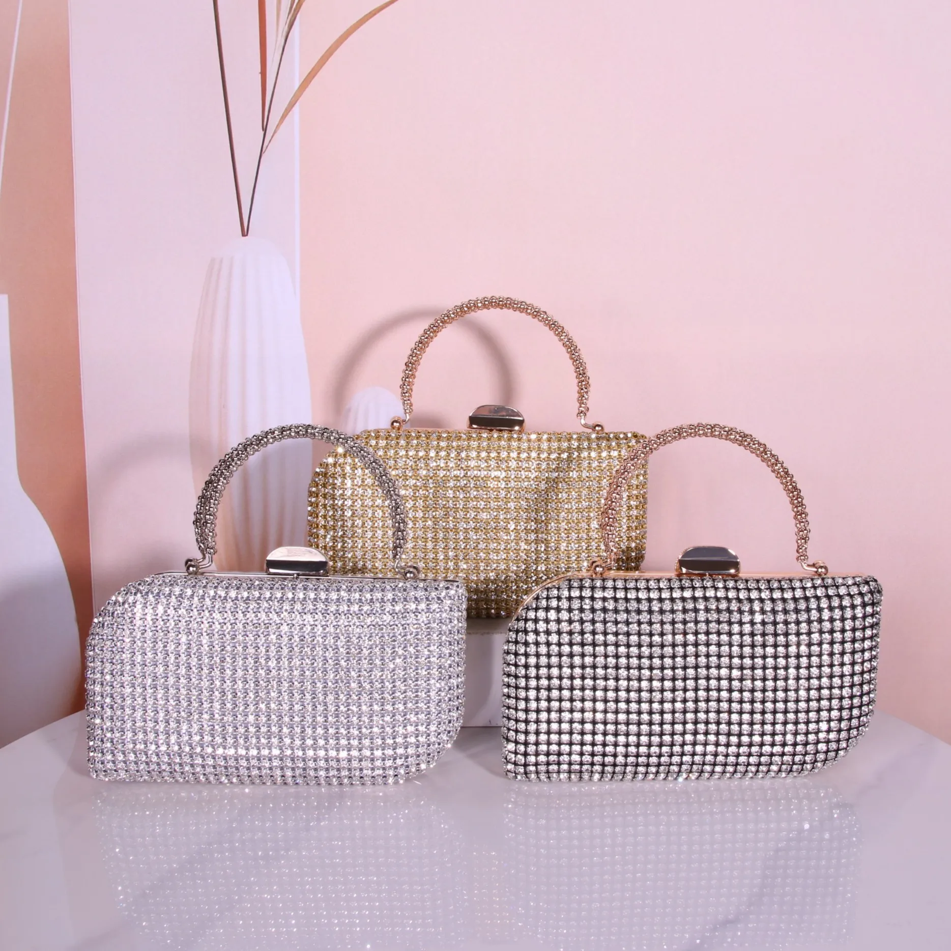 Dinner bag diagonal span, diamond-encrusted light luxury handbag, banquet shopping with messenger bag, small square bag
Dinner bag diagonal span, diamond-encrusted light luxury handbag, banquet shopping with messenger bag, small square bag