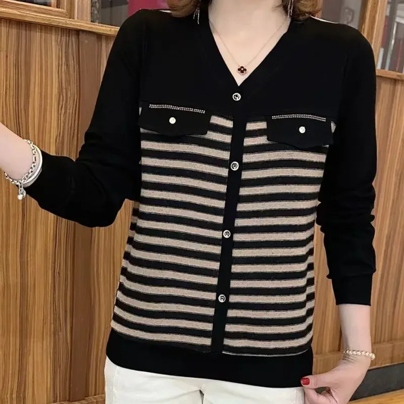 Korean Elegant Vintage Women Long Sleeve Striped T-Shirt Spring Autumn New Simple Female Clothing Casual V-neck Loose Tops 6XL
Korean Elegant Vintage Women Long Sleeve Striped T-Shirt Spring Autumn New Simple Female Clothing Casual V-neck Loose Tops 6XL