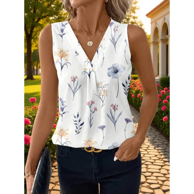 Sleeveless Shirt with a Romantic Floral Print Pattern
Sleeveless Shirt with a Romantic Floral Print Pattern