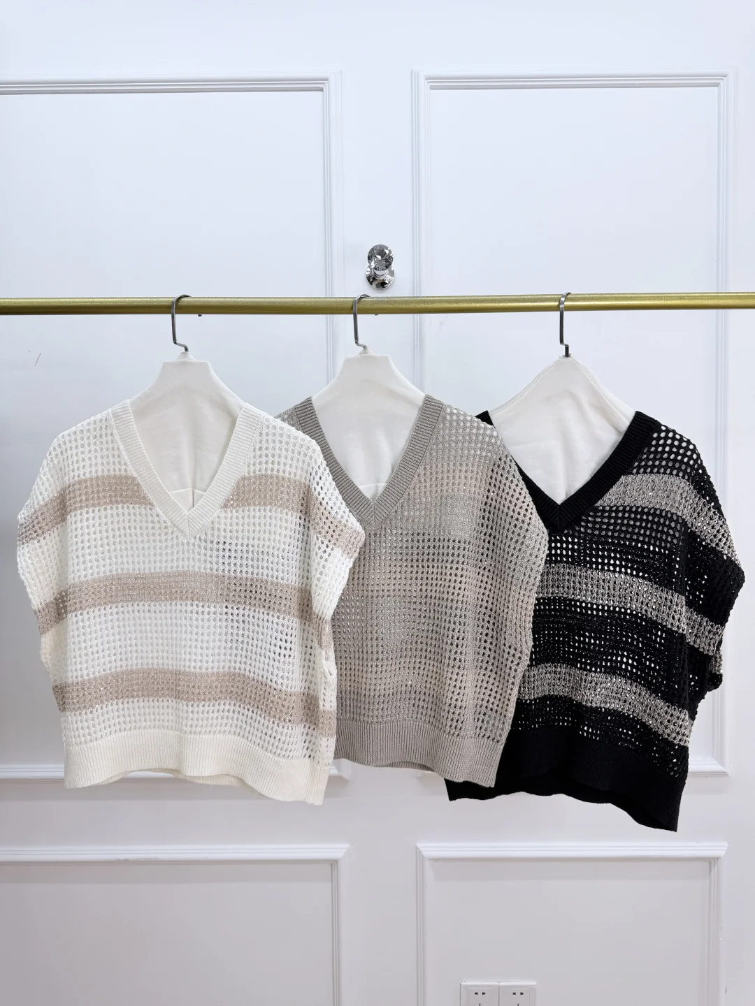 100% Linen Women Striped Knitted Vest Sequined Hollow Out V-Neck Sleeveless Fashion Sweater
100% Linen Women Striped Knitted Vest Sequined Hollow Out V-Neck Sleeveless Fashion Sweater