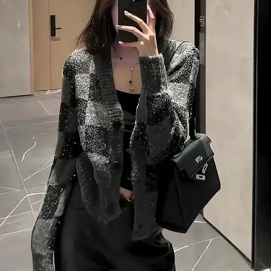 V-Neck Knitted Cardigan 2024 Ins Sweet High-End Casual Jacket Women Autumn Winter Slim Plaid Sweater Women
V-Neck Knitted Cardigan 2024 Ins Sweet High-End Casual Jacket Women Autumn Winter Slim Plaid Sweater Women