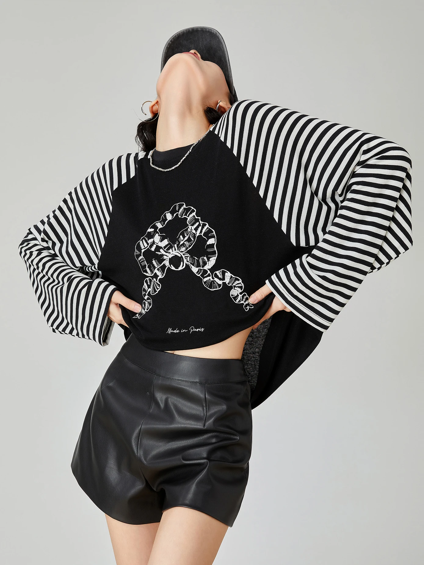 Свободный корейский трикотажный топ с длинными рукавами для защиты от солнца, женская летне-осенняя футболка с вышивкой в полоску
Свободный корейский трикотажный топ с длинными рукавами для защиты от солнца, женская летне-осенняя футболка с вышивкой в полоску