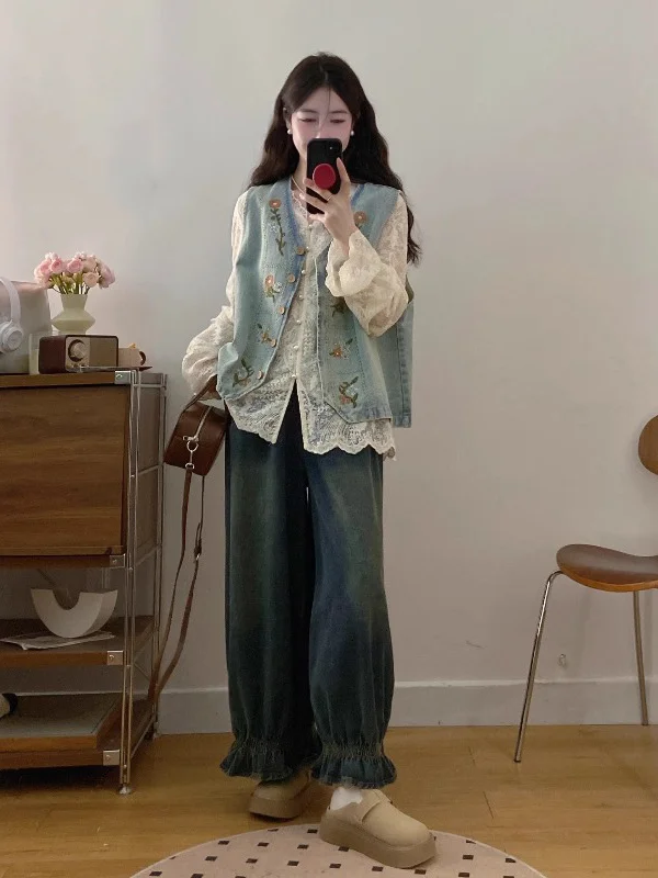 New Chinese Style Floral Embroidery Denim Vest Women's Outerwear Spring Summer plus Size Layering Top round Neck Regular Thic...
New Chinese Style Floral Embroidery Denim Vest Women's Outerwear Spring Summer plus Size Layering Top round Neck Regular Thic...