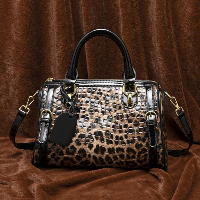 2025 new crossbody shoulder bag leopard print women's bag luxury handbag leather large capacity Boston pillow bag
2025 new crossbody shoulder bag leopard print women's bag luxury handbag leather large capacity Boston pillow bag