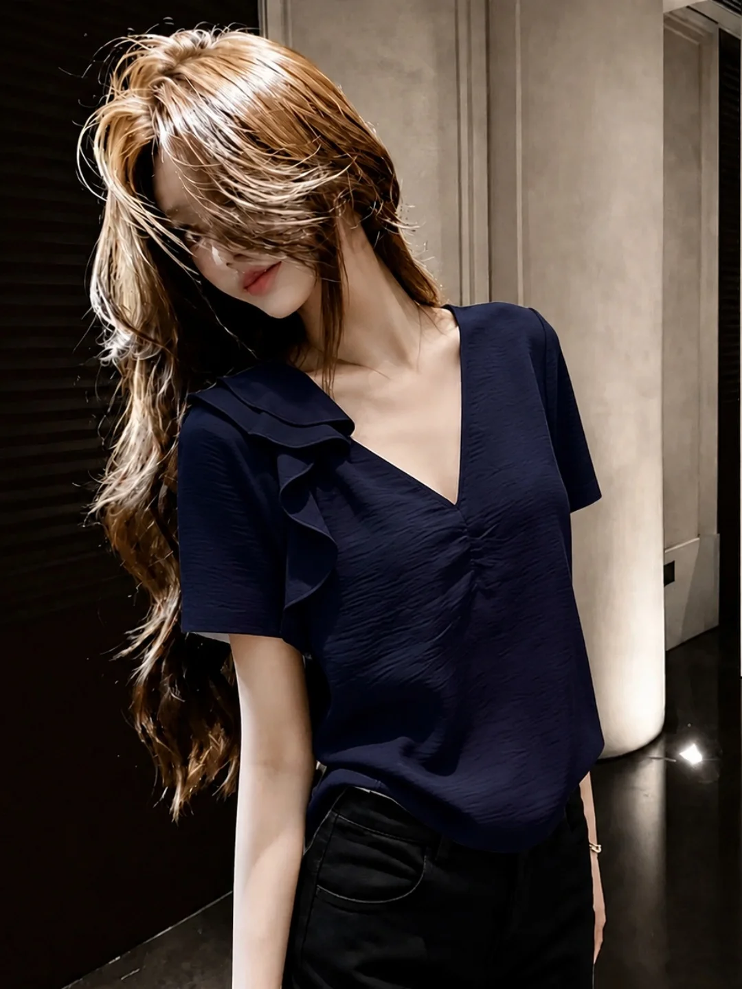 V-Neck Short Sleeve Chiffon Top Lightweight Casual Summer Fashionable Versatile Small Shirt Pleated Straight Cut Korean ...
V-Neck Short Sleeve Chiffon Top Lightweight Casual Summer Fashionable Versatile Small Shirt Pleated Straight Cut Korean ...